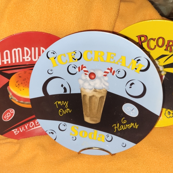 Set Of 3 Fun plates, Great for TV room, (hamburger, popcorn and ice cream) 9". - Picture 1 of 5